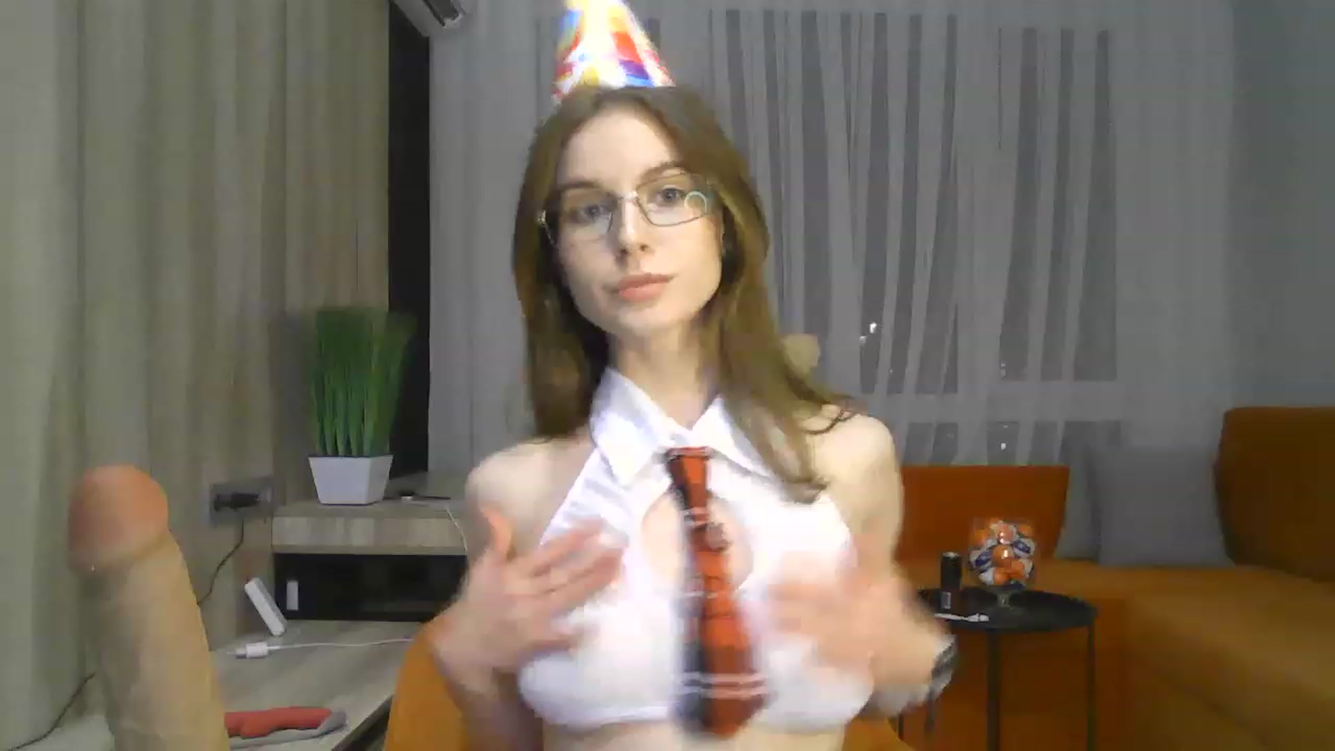 Gallery image thumbnail from Kris_gray's myfreecams stream on, 04/20/2023, 17:54 image 10 of 20