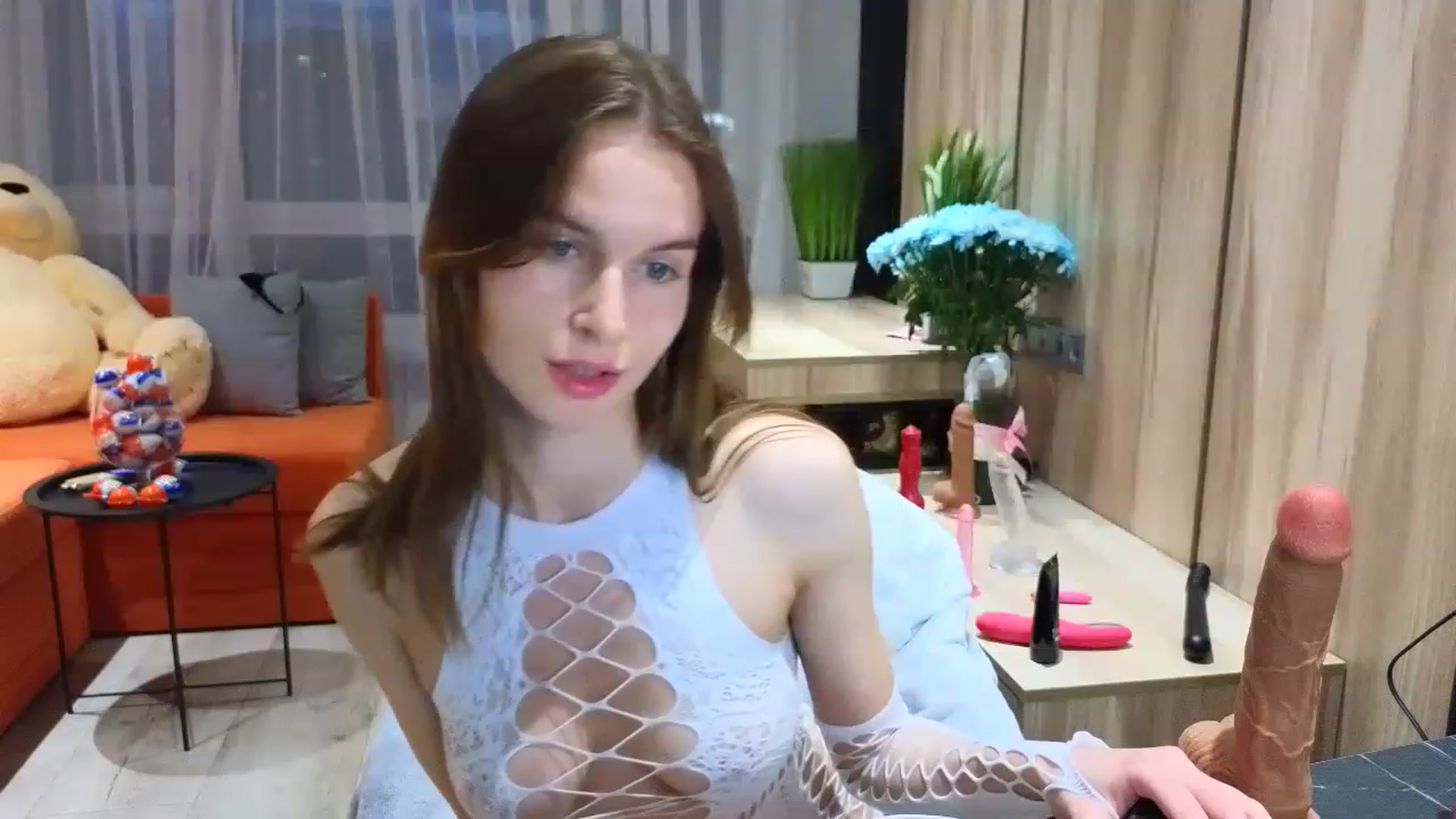 Gallery image thumbnail from Kris_gray's myfreecams stream on, 05/08/2023, 18:10 image 15 of 20