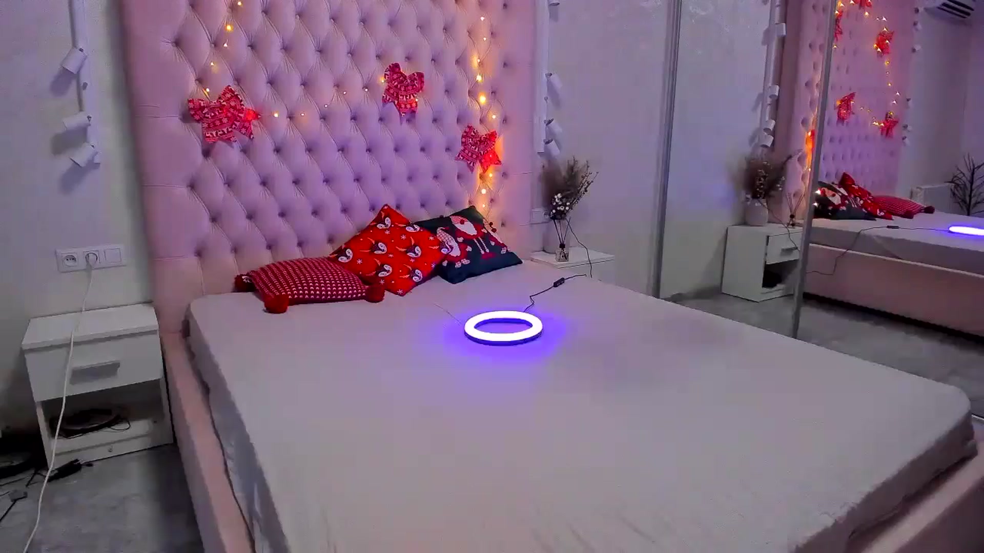 Gallery image thumbnail from Krismas's myfreecams stream on, 12/11/2024, 13:07 image 16 of 20