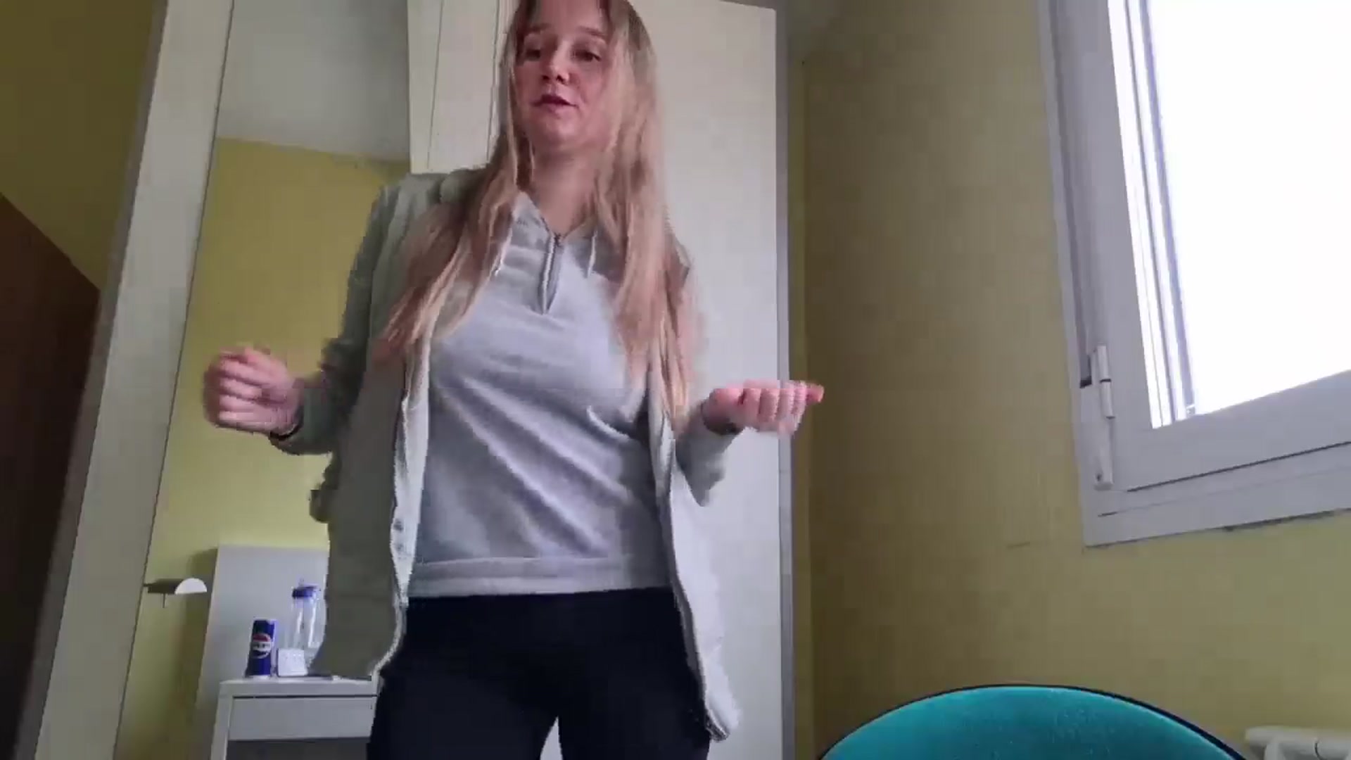 Gallery image thumbnail from KrisssKiss1's myfreecams stream on, 03/11/2026, 13:20 image 3 of 20