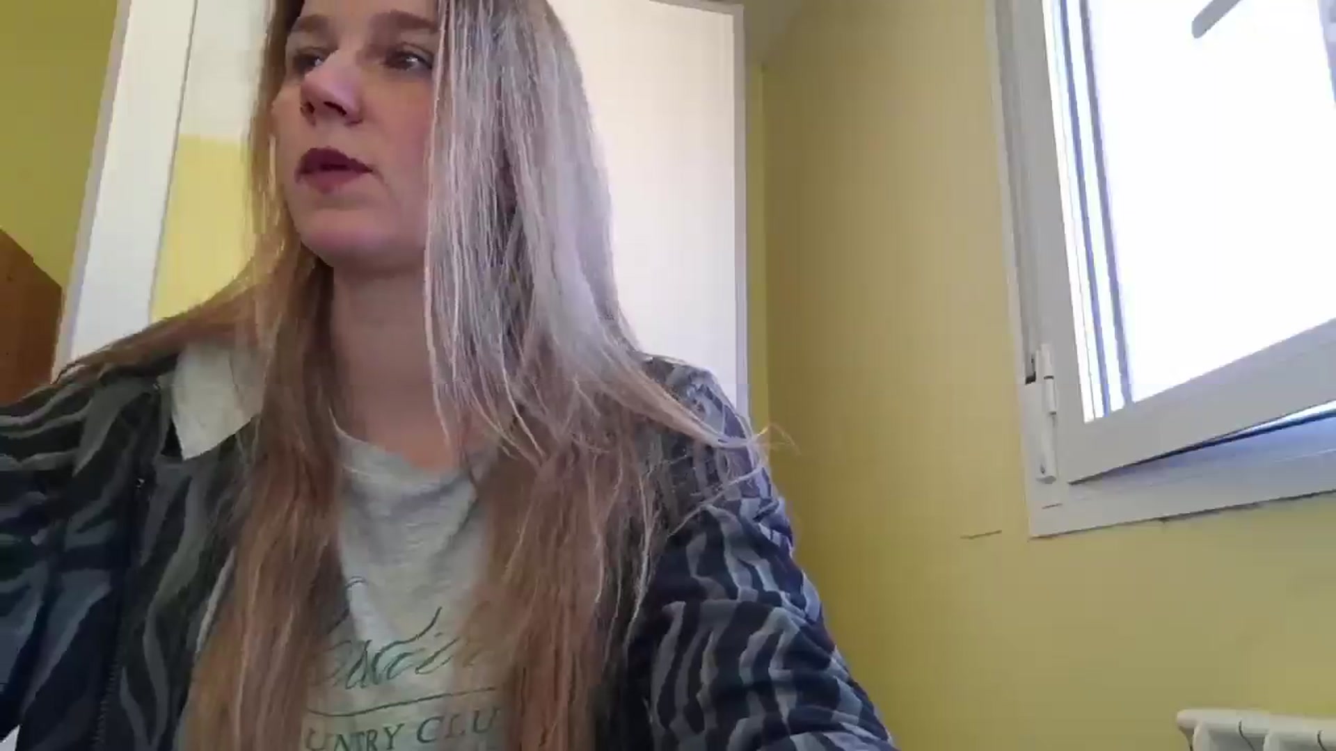 Gallery image thumbnail from KrisssKiss1's myfreecams stream on, 03/18/2026, 13:16 image 12 of 20