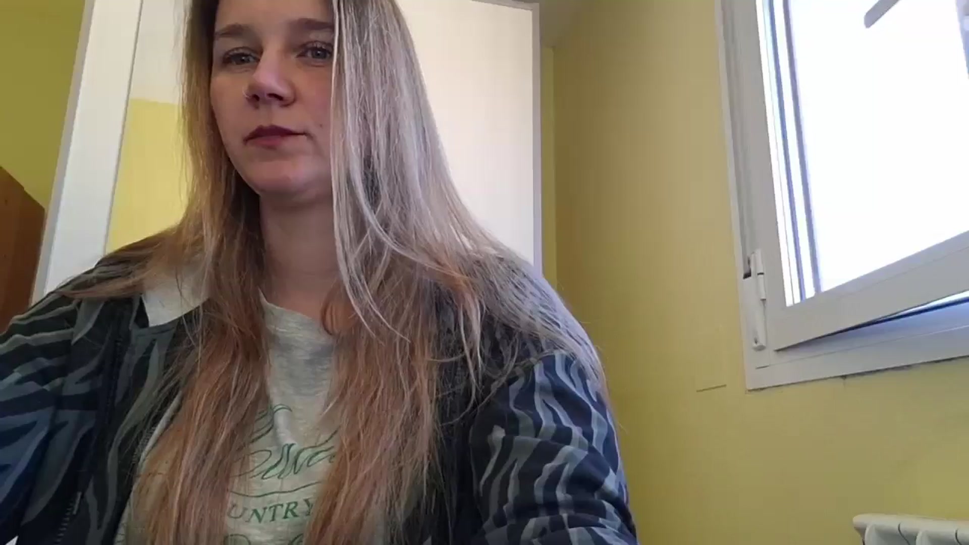 Gallery image thumbnail from KrisssKiss1's myfreecams stream on, 03/18/2026, 13:16 image 14 of 20