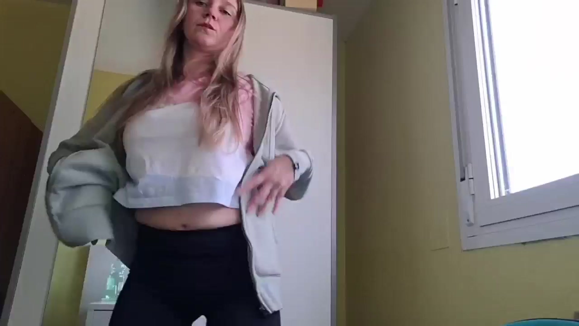 Gallery image thumbnail from KrisssKiss1's myfreecams stream on, 03/19/2026, 15:32 image 1 of 20