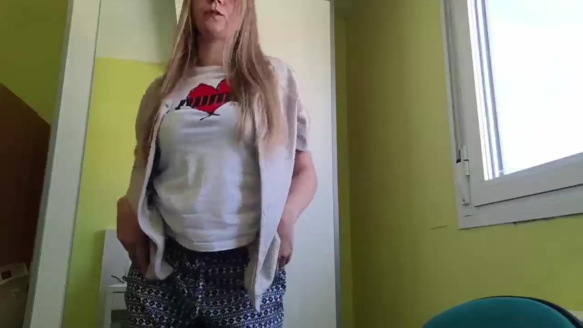 Gallery image thumbnail from KrisssKiss1's myfreecams stream on, 03/27/2026, 14:39 image 12 of 20