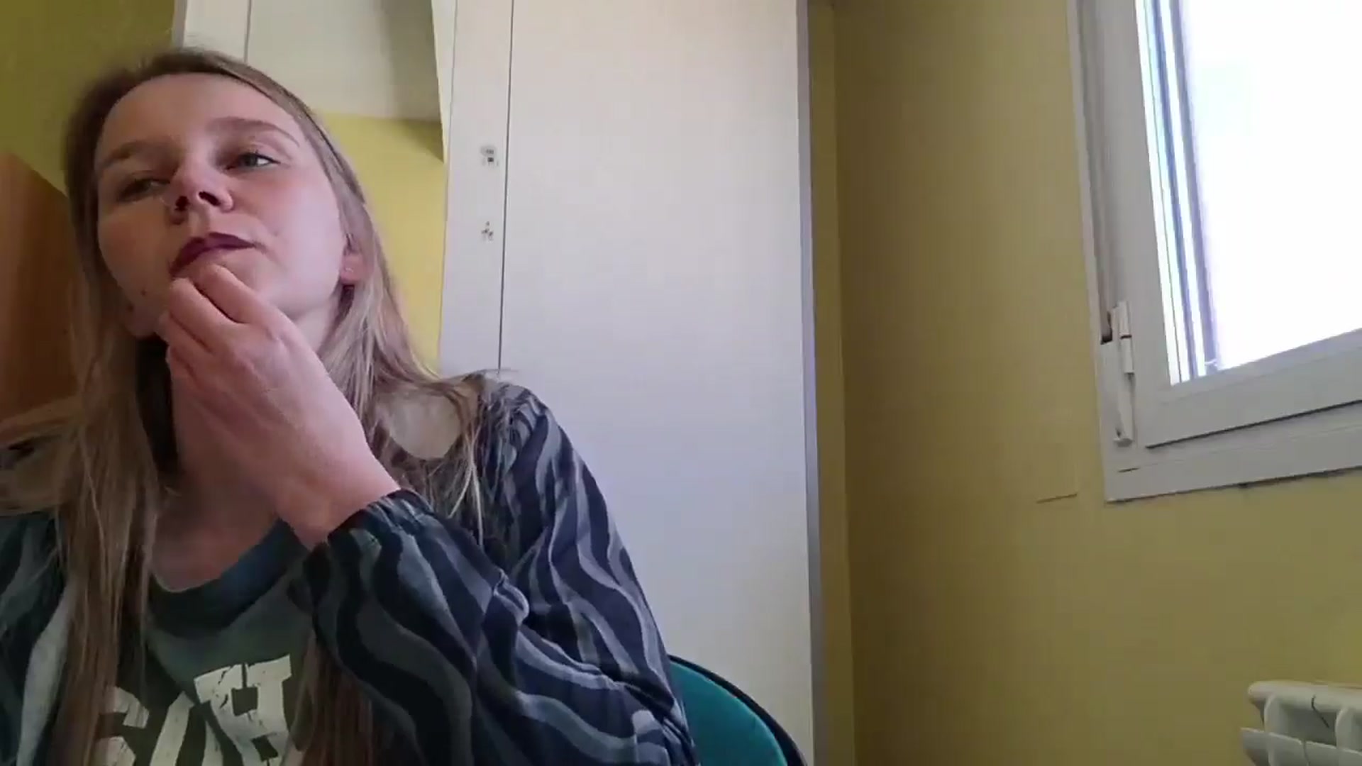 Gallery image thumbnail from KrisssKiss1's myfreecams stream on, 03/29/2026, 13:01 image 18 of 20