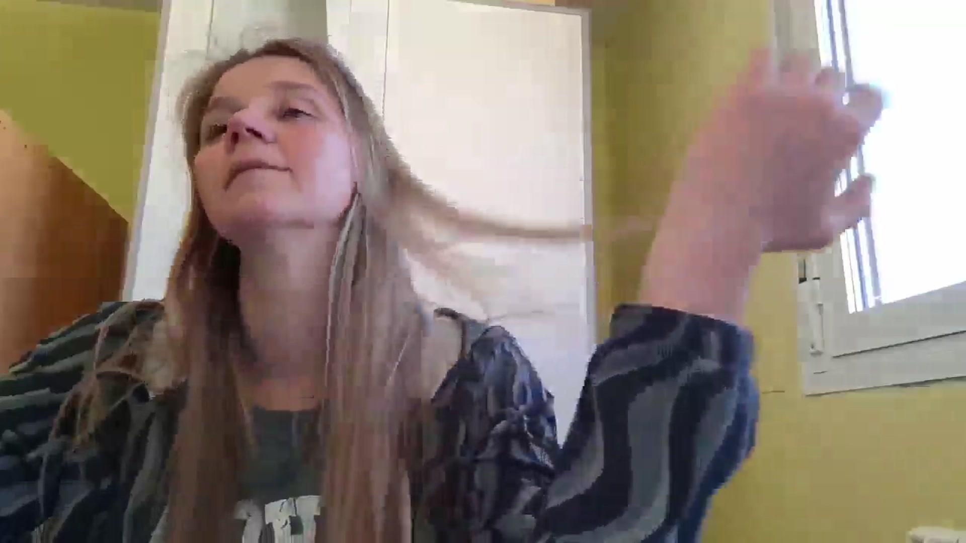 Gallery image thumbnail from KrisssKiss1's myfreecams stream on, 03/31/2026, 14:01 image 2 of 20