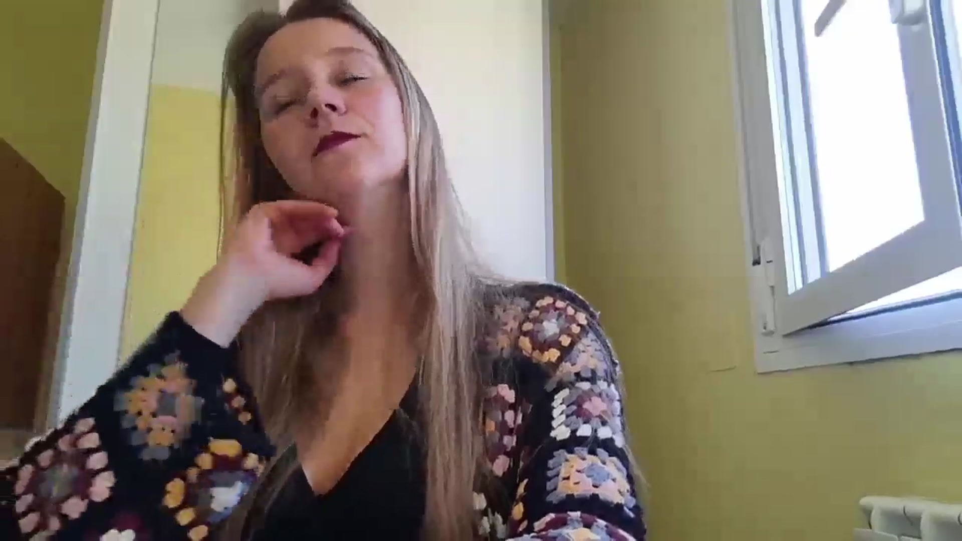 Gallery image thumbnail from KrisssKiss1's myfreecams stream on, 04/08/2026, 15:00 image 18 of 20