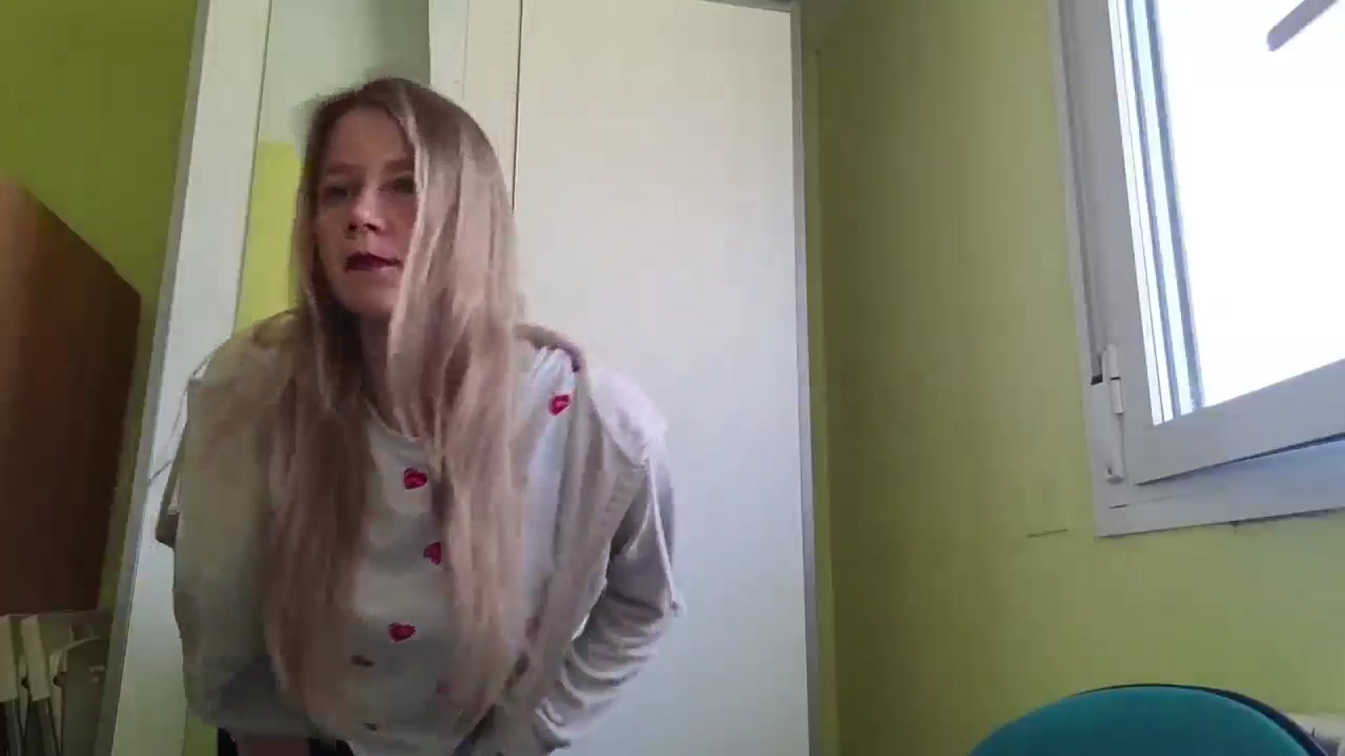 Gallery image thumbnail from KrisssKiss1's myfreecams stream on, 04/09/2026, 14:25 image 8 of 20