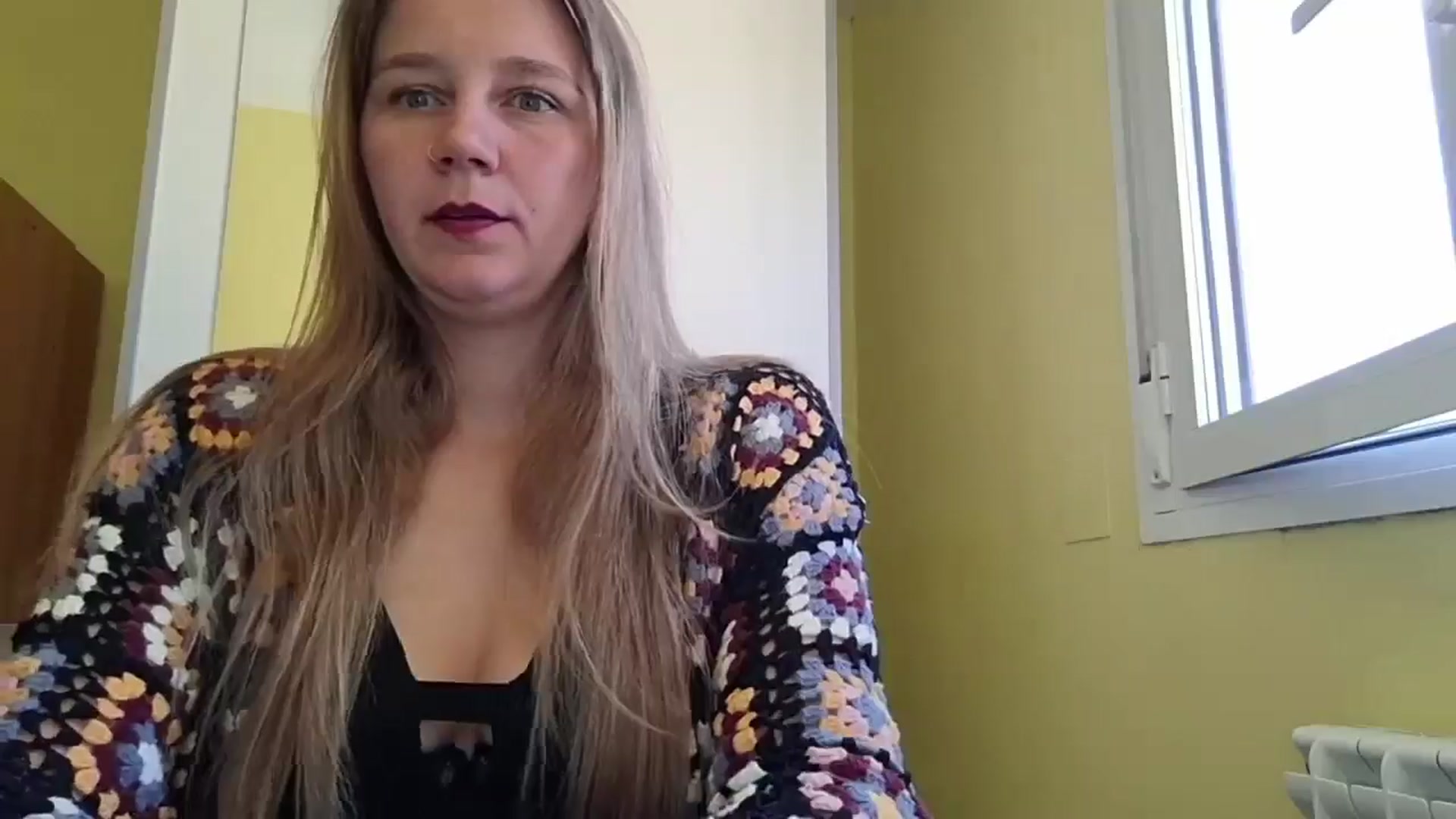 Gallery image thumbnail from KrisssKiss1's myfreecams stream on, 04/10/2026, 11:38 image 4 of 20