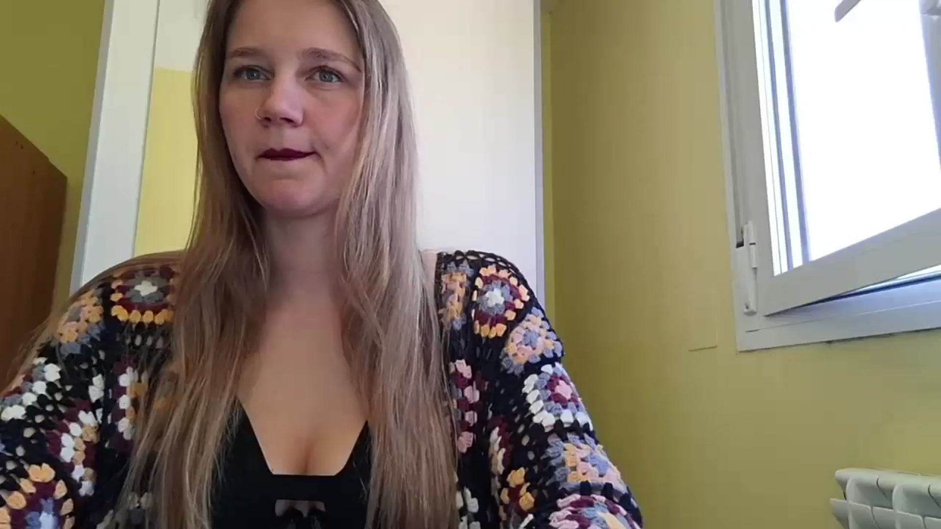 Gallery image thumbnail from KrisssKiss1's myfreecams stream on, 04/10/2026, 11:38 image 15 of 20