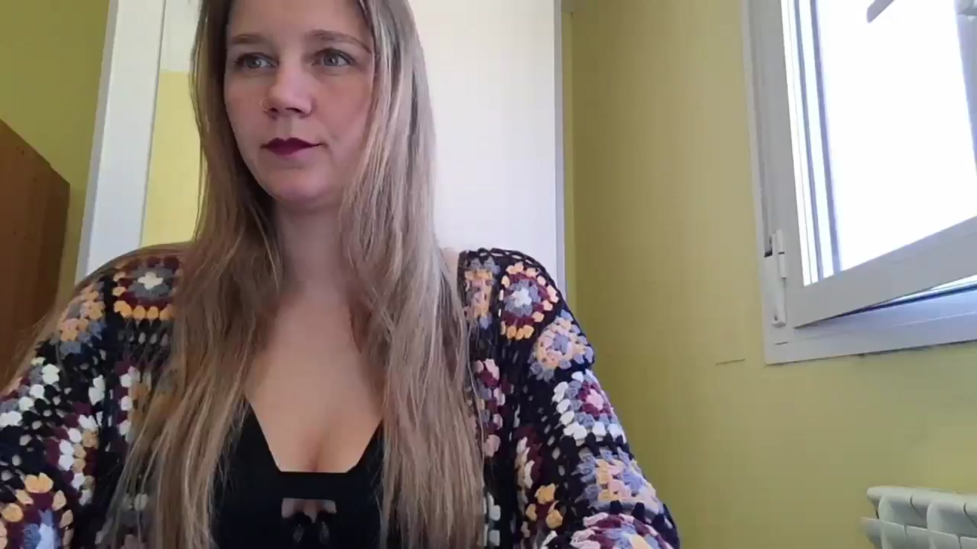 Gallery image thumbnail from KrisssKiss1's myfreecams stream on, 04/10/2026, 11:38 image 14 of 20