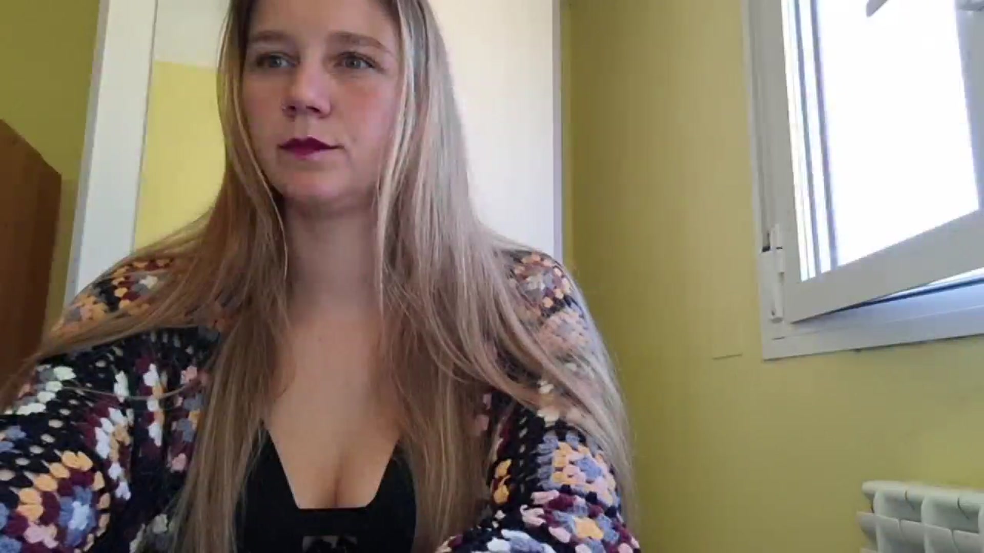 Gallery image thumbnail from KrisssKiss1's myfreecams stream on, 04/10/2026, 14:10 image 2 of 20