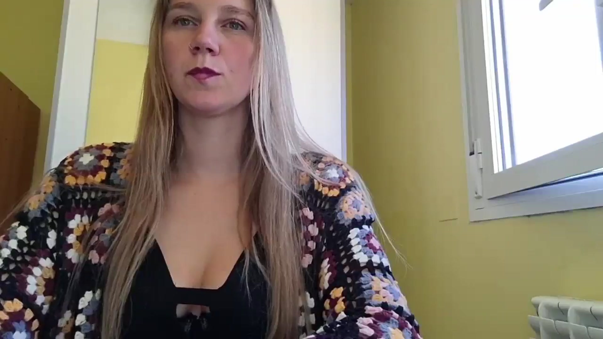 Gallery image thumbnail from KrisssKiss1's myfreecams stream on, 04/10/2026, 14:10 image 14 of 20