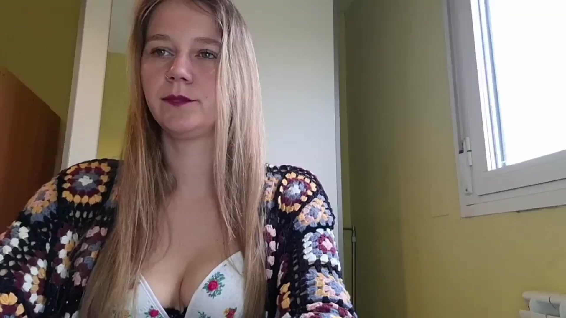 Gallery image thumbnail from KrisssKiss1's myfreecams stream on, 04/12/2026, 10:46 image 15 of 20
