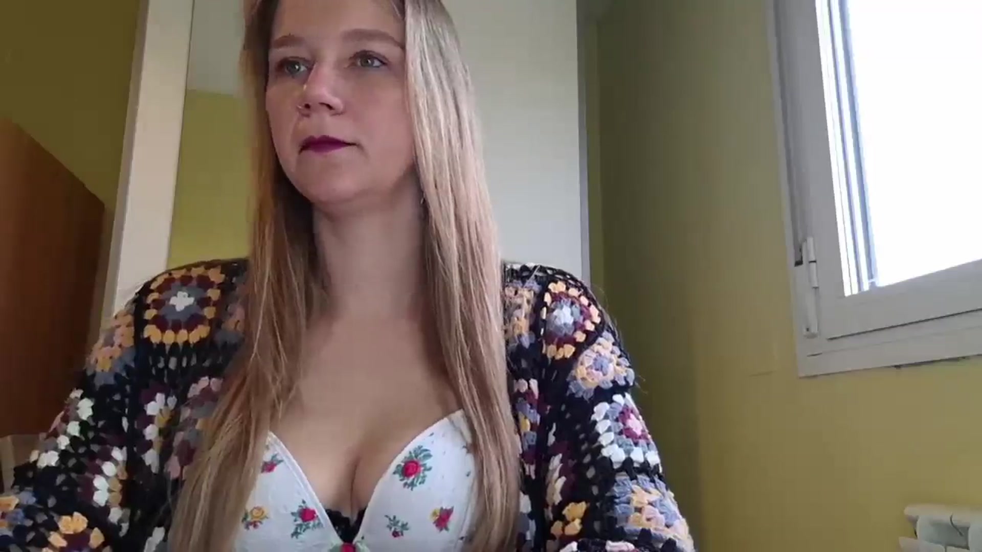 Gallery image thumbnail from KrisssKiss1's myfreecams stream on, 04/12/2026, 10:46 image 2 of 20