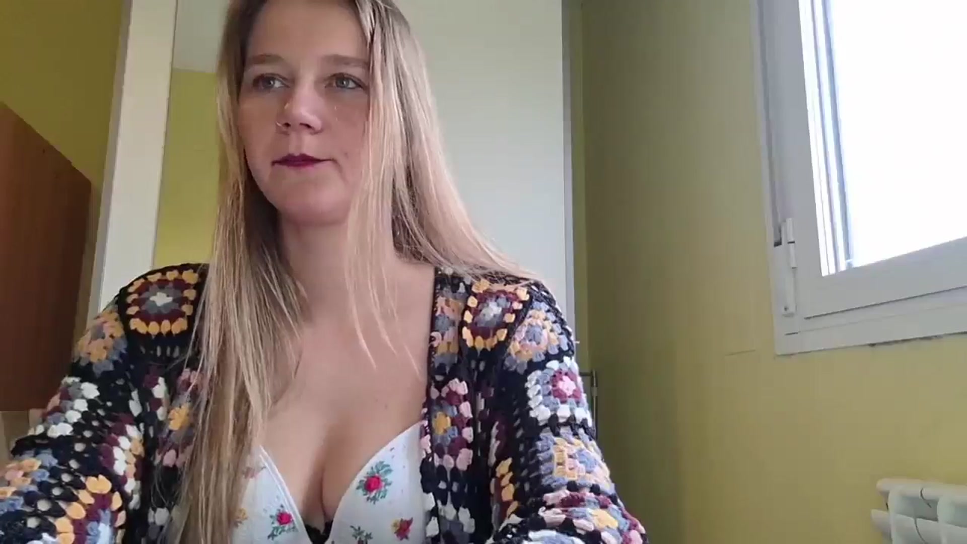 Gallery image thumbnail from KrisssKiss1's myfreecams stream on, 04/12/2026, 13:21 image 16 of 20
