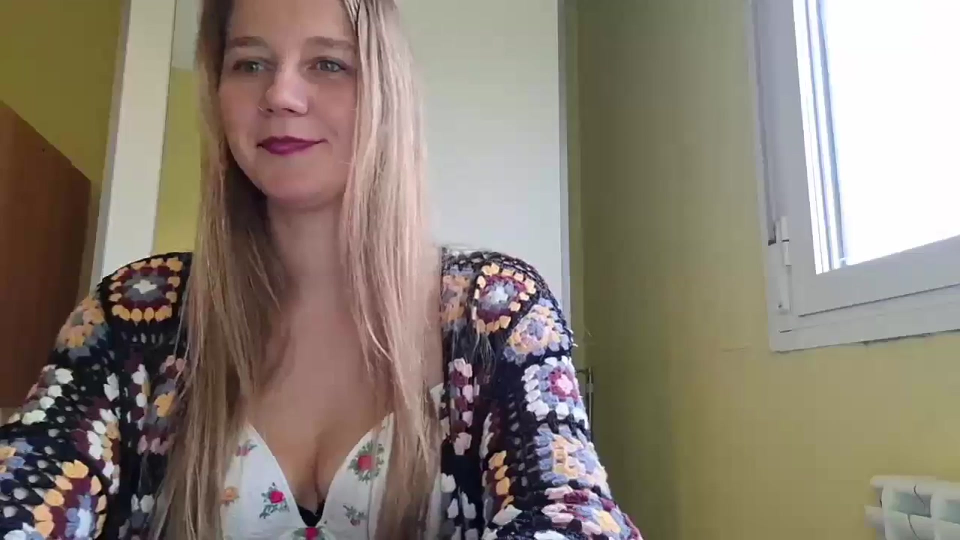 Gallery image thumbnail from KrisssKiss1's myfreecams stream on, 04/12/2026, 13:21 image 14 of 20