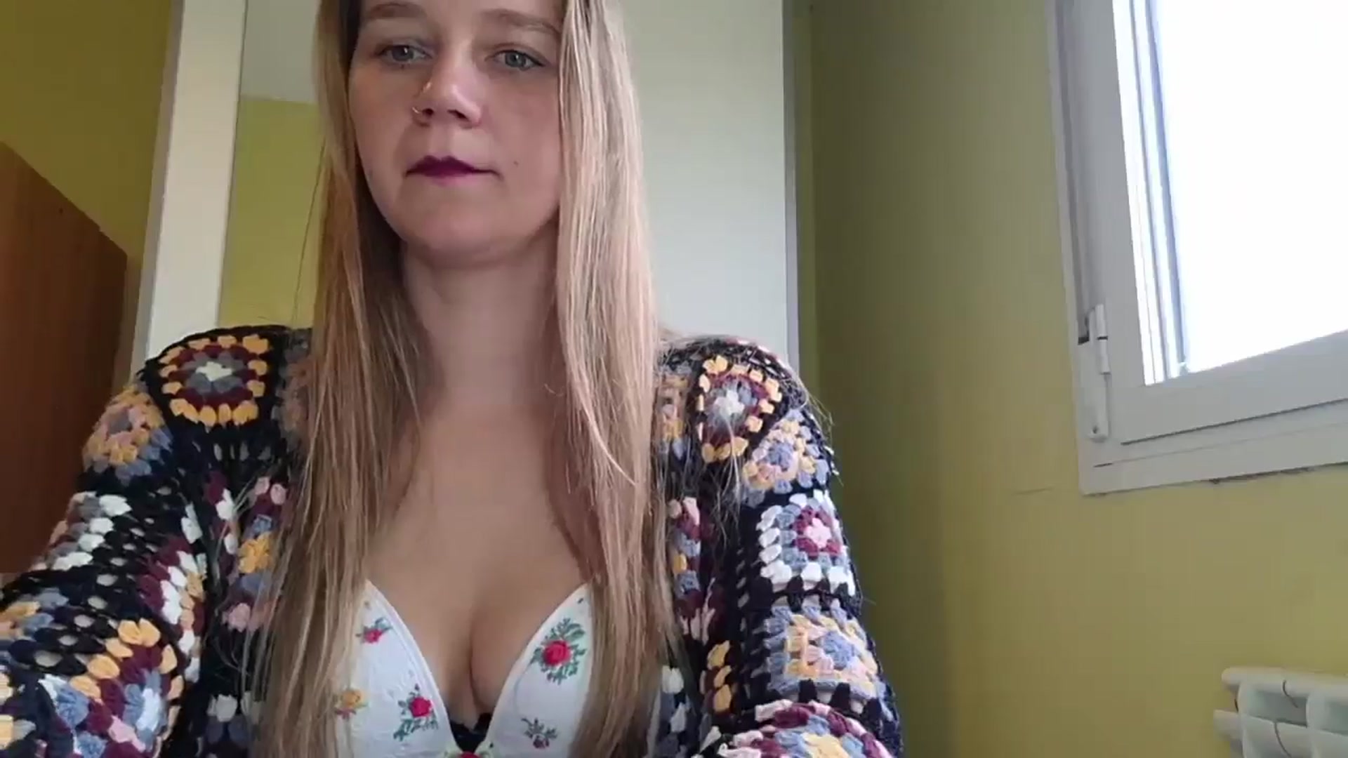 Gallery image thumbnail from KrisssKiss1's myfreecams stream on, 04/12/2026, 13:21 image 6 of 20