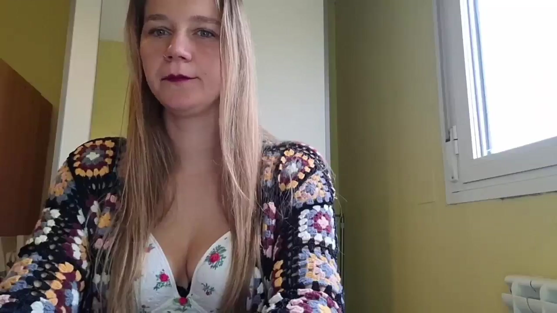 Gallery image thumbnail from KrisssKiss1's myfreecams stream on, 04/12/2026, 13:21 image 7 of 20