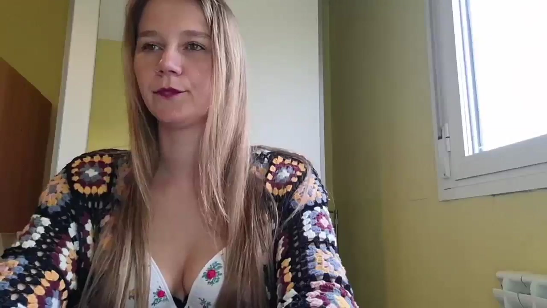 Gallery image thumbnail from KrisssKiss1's myfreecams stream on, 04/12/2026, 13:21 image 17 of 20