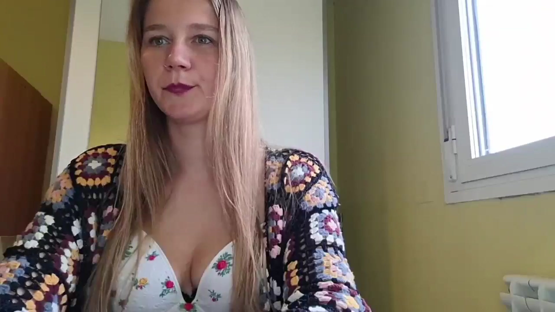 Gallery image thumbnail from KrisssKiss1's myfreecams stream on, 04/12/2026, 13:21 image 12 of 20