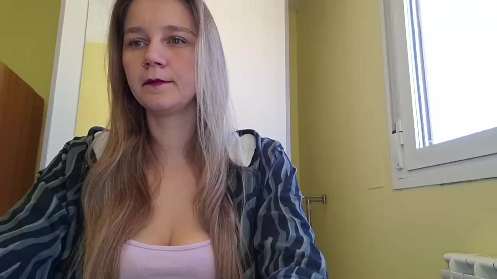 Gallery image thumbnail from KrisssKiss1's myfreecams stream on, 04/13/2026, 12:28 image 5 of 20