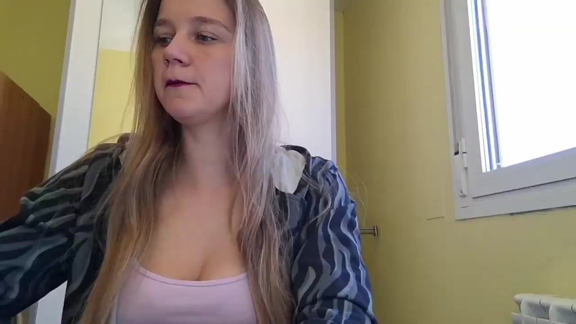 Gallery image thumbnail from KrisssKiss1's myfreecams stream on, 04/13/2026, 12:28 image 1 of 20