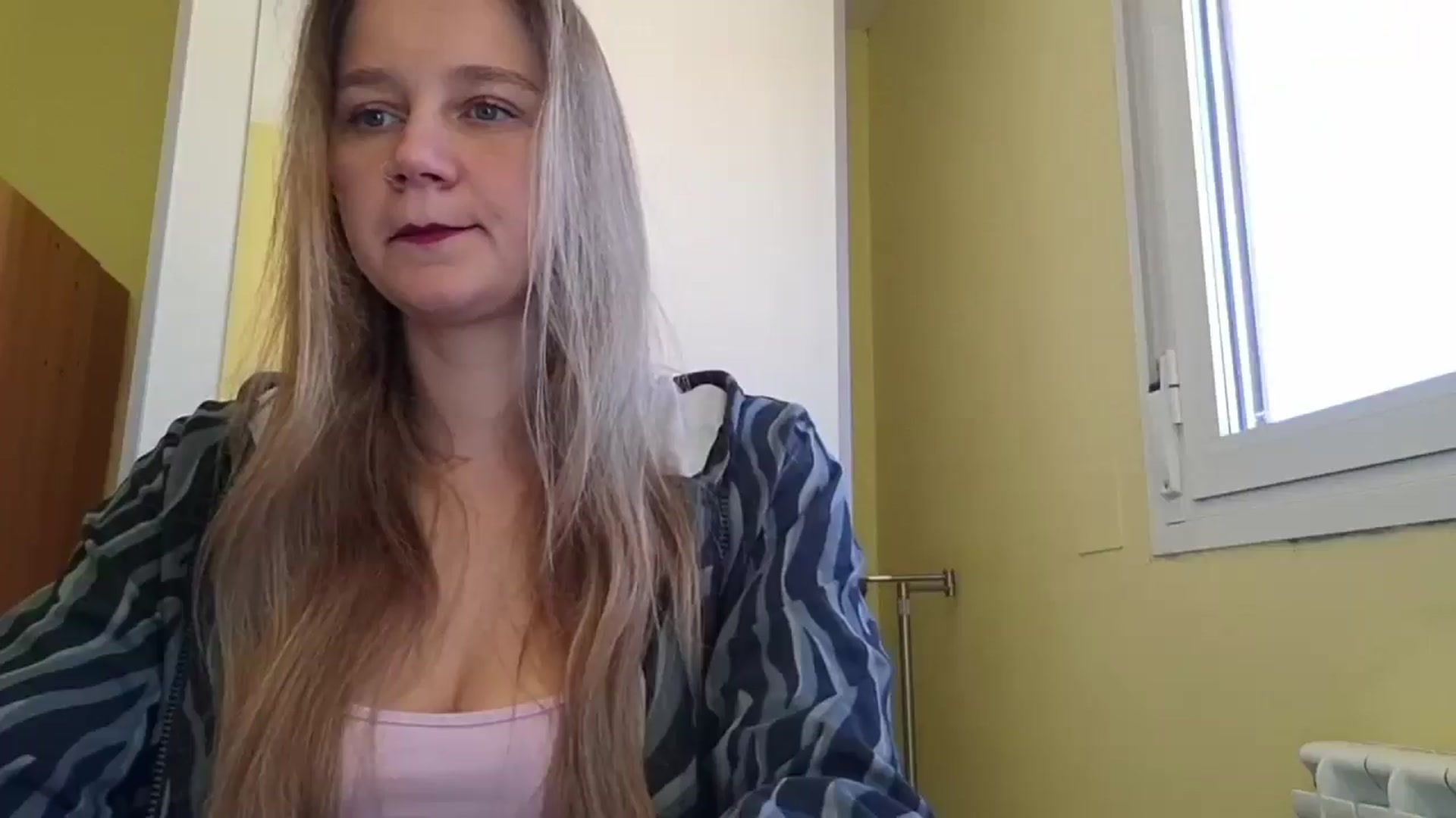 Gallery image thumbnail from KrisssKiss1's myfreecams stream on, 04/13/2026, 12:28 image 4 of 20