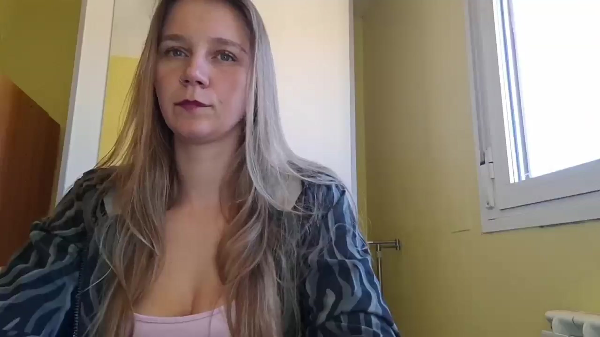 Gallery image thumbnail from KrisssKiss1's myfreecams stream on, 04/13/2026, 15:03 image 17 of 20