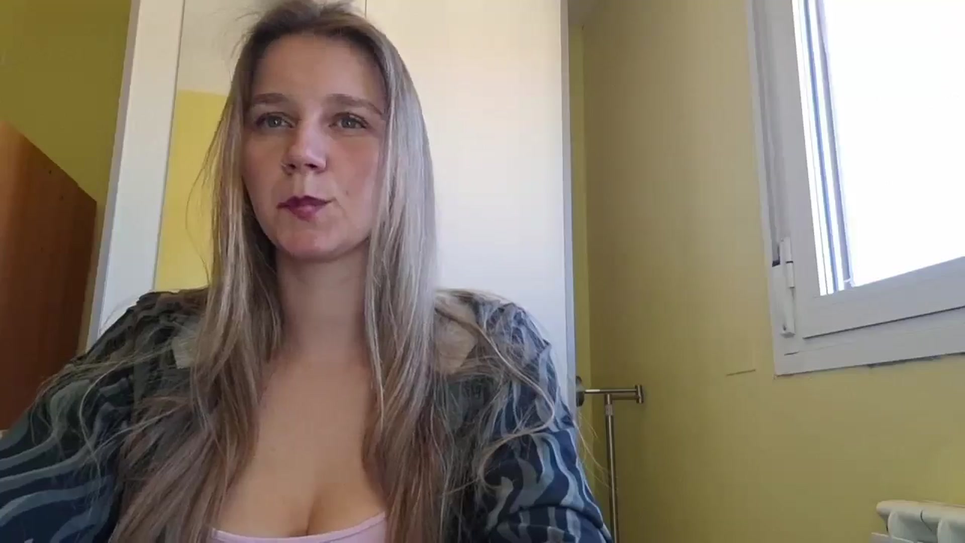 Gallery image thumbnail from KrisssKiss1's myfreecams stream on, 04/13/2026, 15:03 image 15 of 20