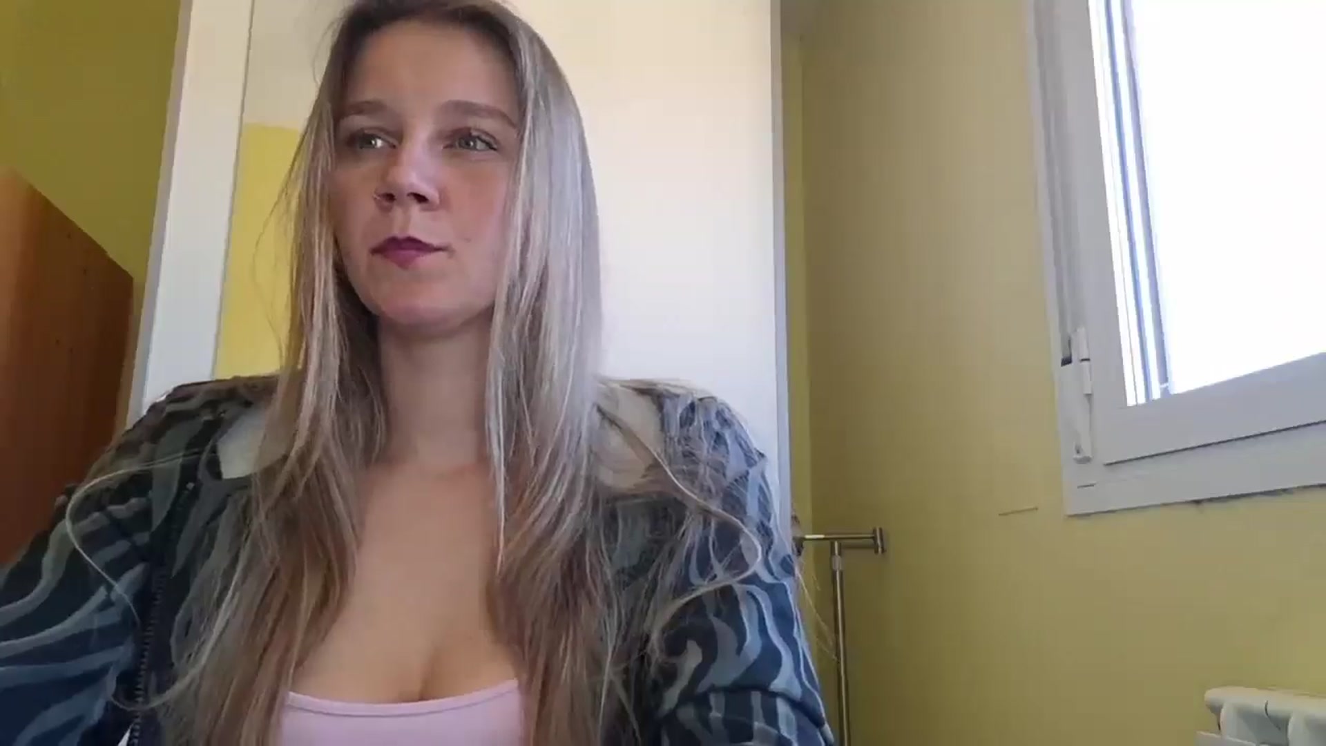 Gallery image thumbnail from KrisssKiss1's myfreecams stream on, 04/13/2026, 15:03 image 16 of 20