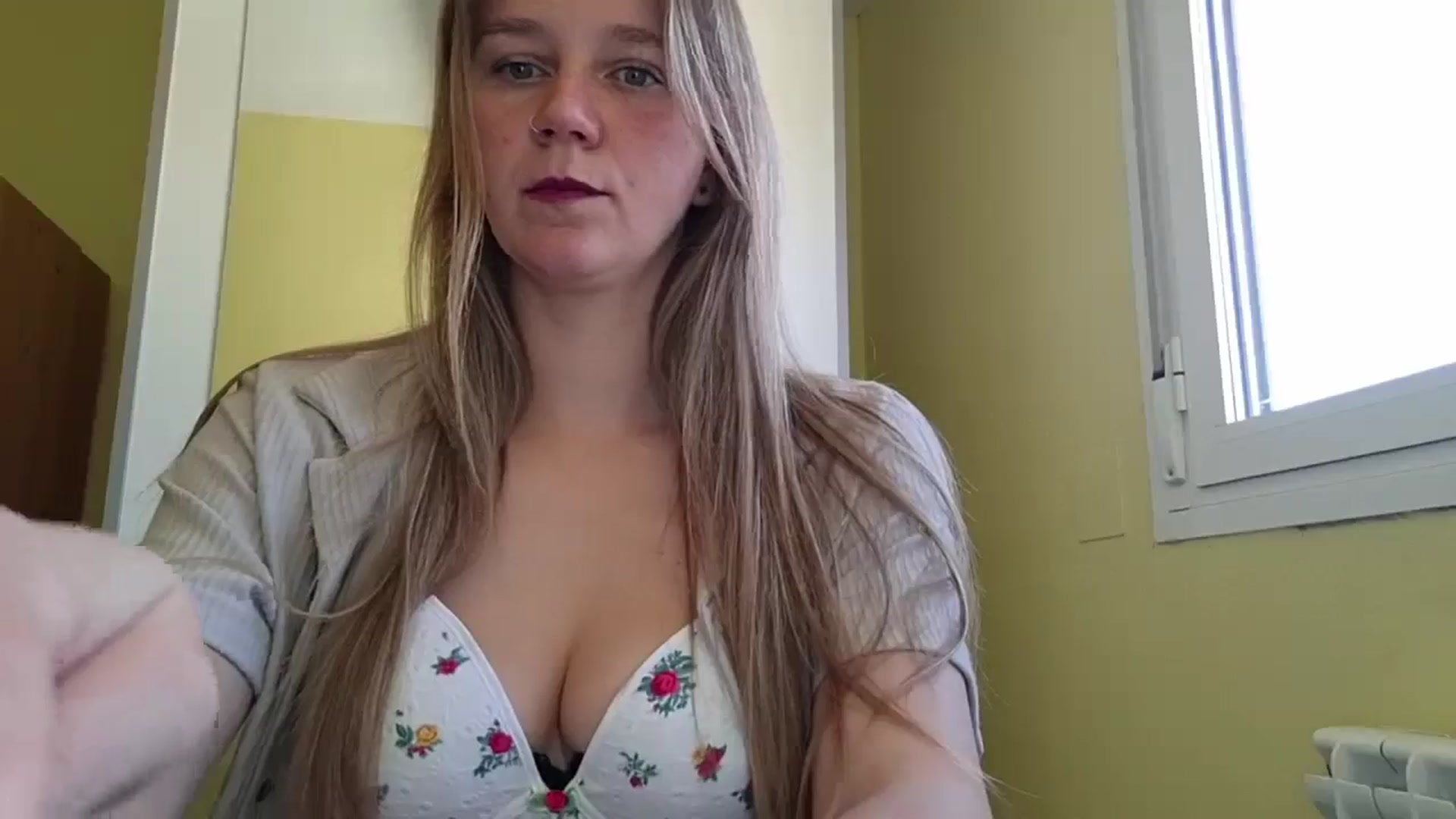 Gallery image thumbnail from KrisssKiss1's myfreecams stream on, 04/18/2026, 11:34 image 15 of 20