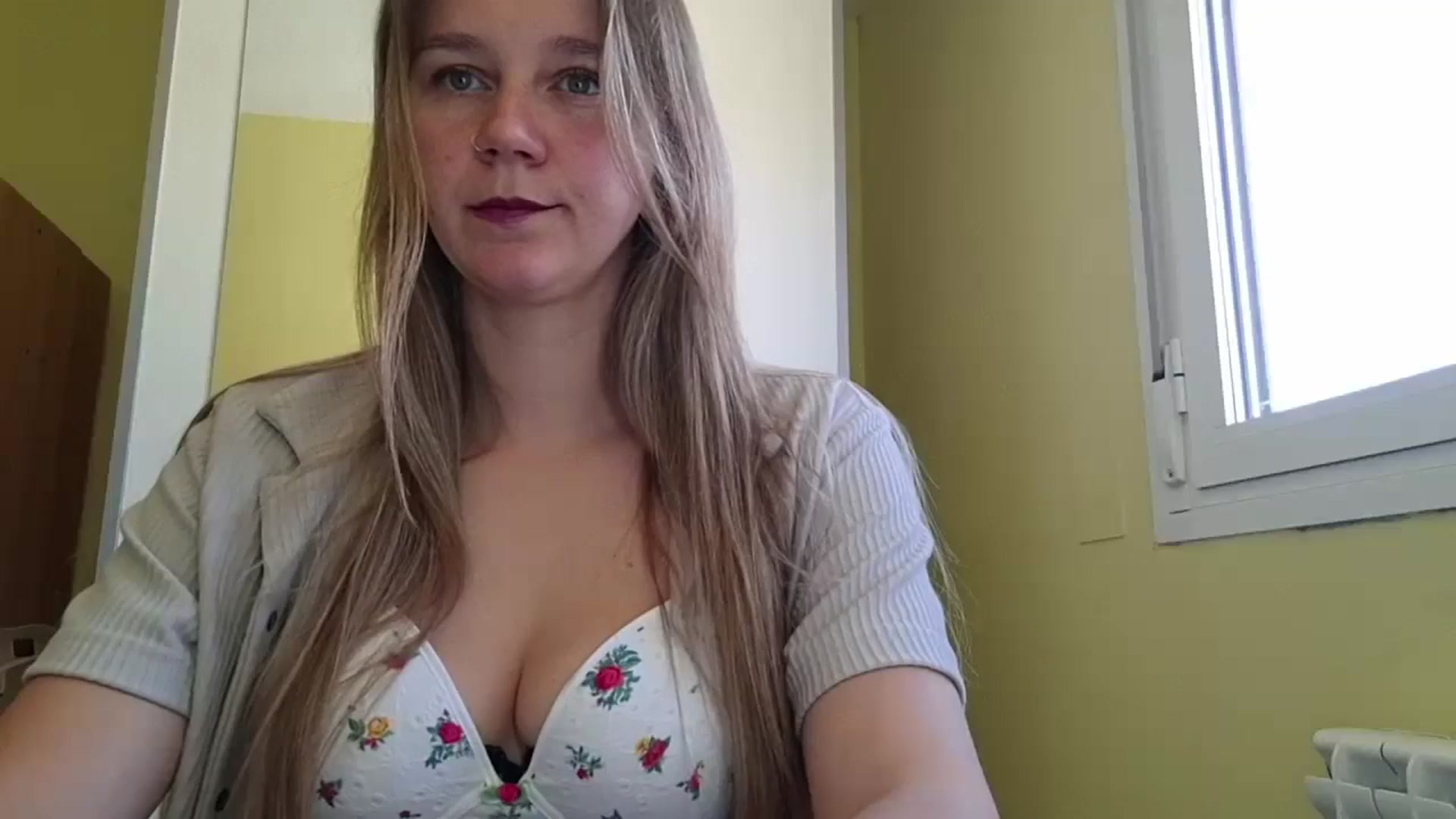 Gallery image thumbnail from KrisssKiss1's myfreecams stream on, 04/18/2026, 11:34 image 16 of 20