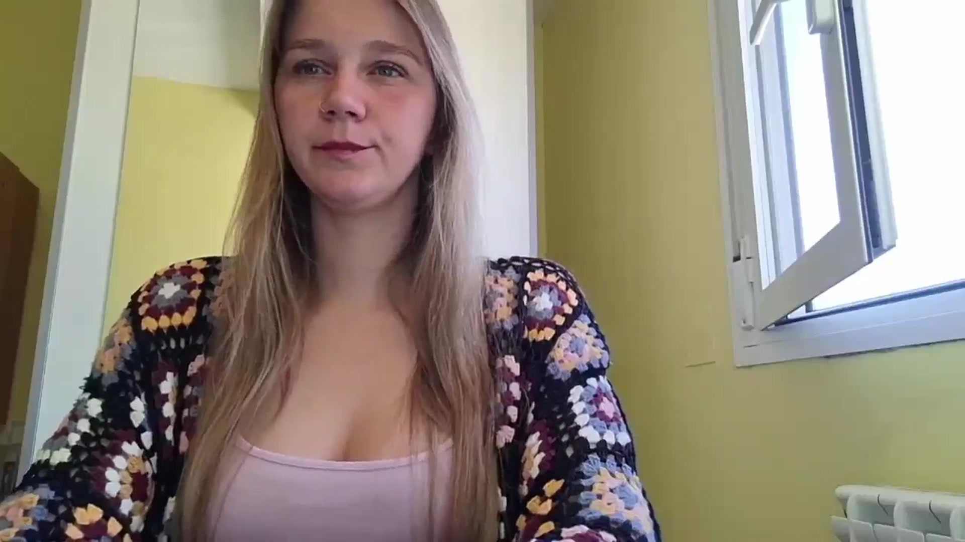 Gallery image thumbnail from KrisssKiss1's myfreecams stream on, 04/19/2026, 11:25 image 4 of 20