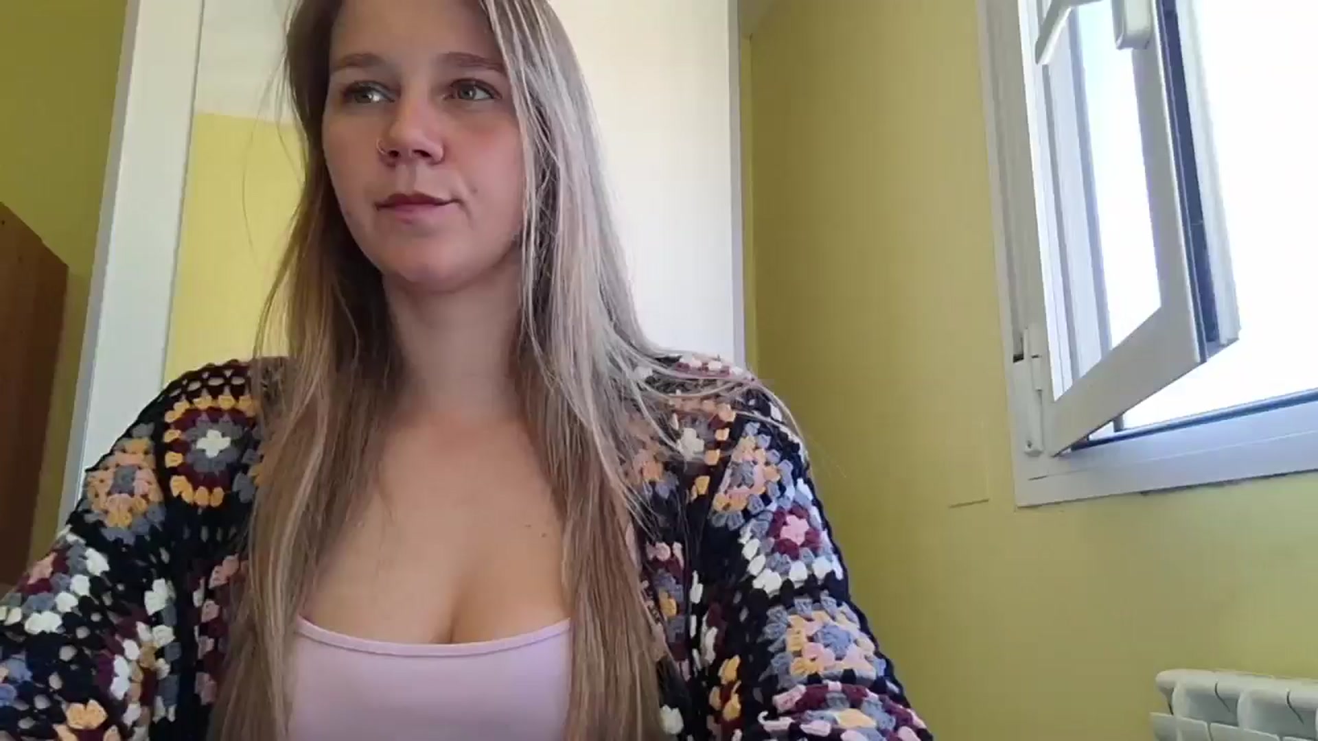 Gallery image thumbnail from KrisssKiss1's myfreecams stream on, 04/19/2026, 14:33 image 2 of 20
