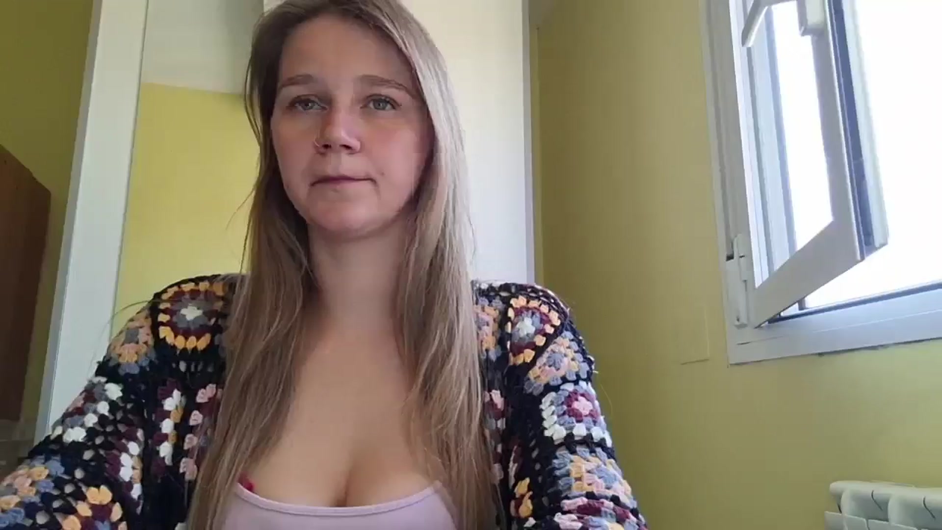Gallery image thumbnail from KrisssKiss1's myfreecams stream on, 04/19/2026, 14:33 image 17 of 20