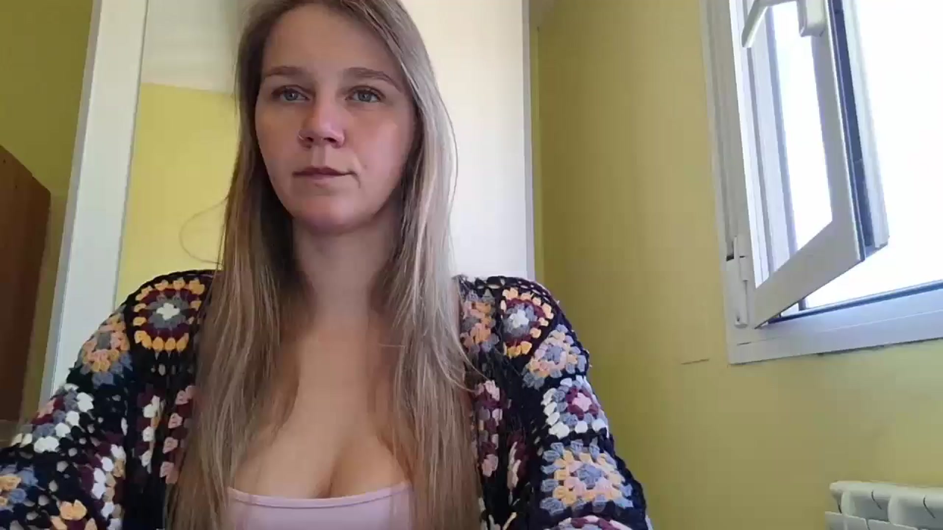 Gallery image thumbnail from KrisssKiss1's myfreecams stream on, 04/19/2026, 14:33 image 13 of 20