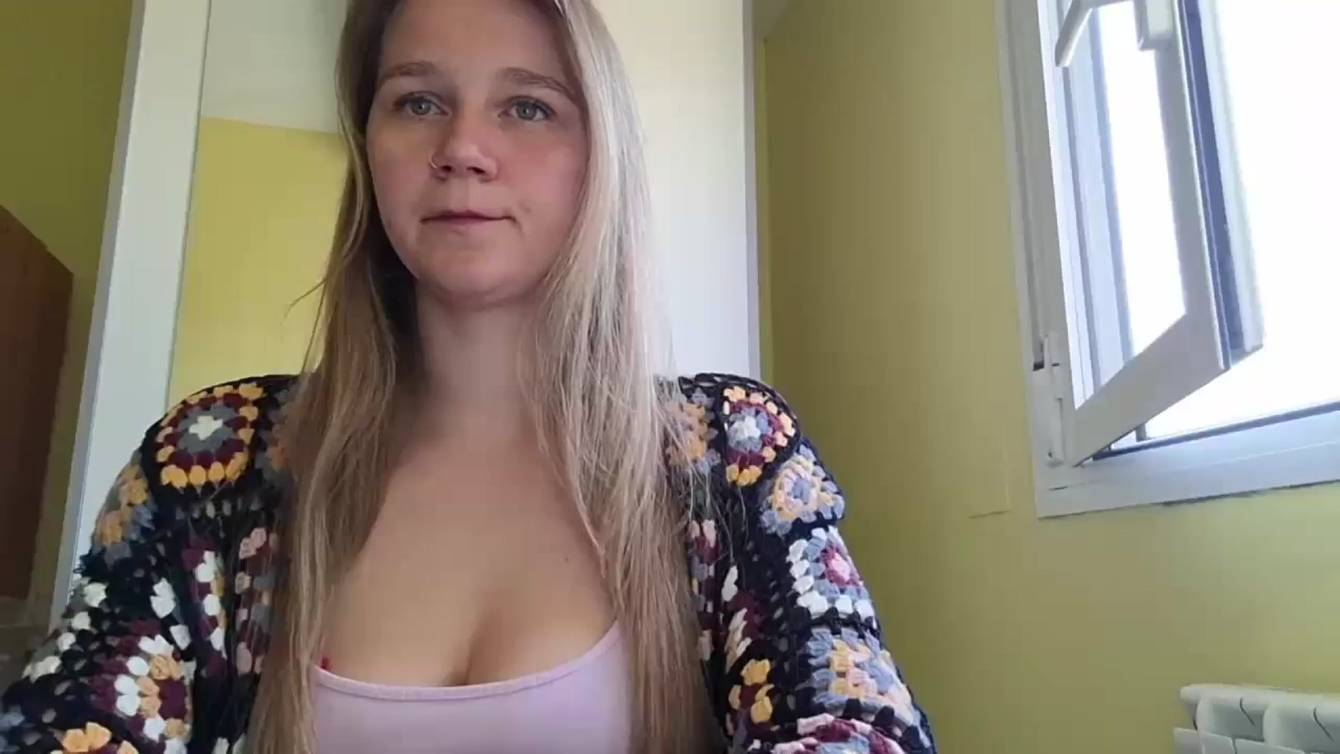Gallery image thumbnail from KrisssKiss1's myfreecams stream on, 04/19/2026, 14:33 image 18 of 20