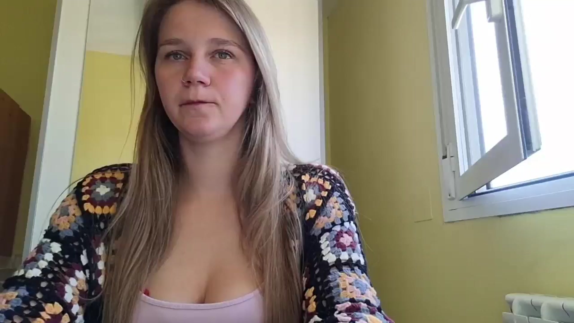 Gallery image thumbnail from KrisssKiss1's myfreecams stream on, 04/19/2026, 14:33 image 16 of 20
