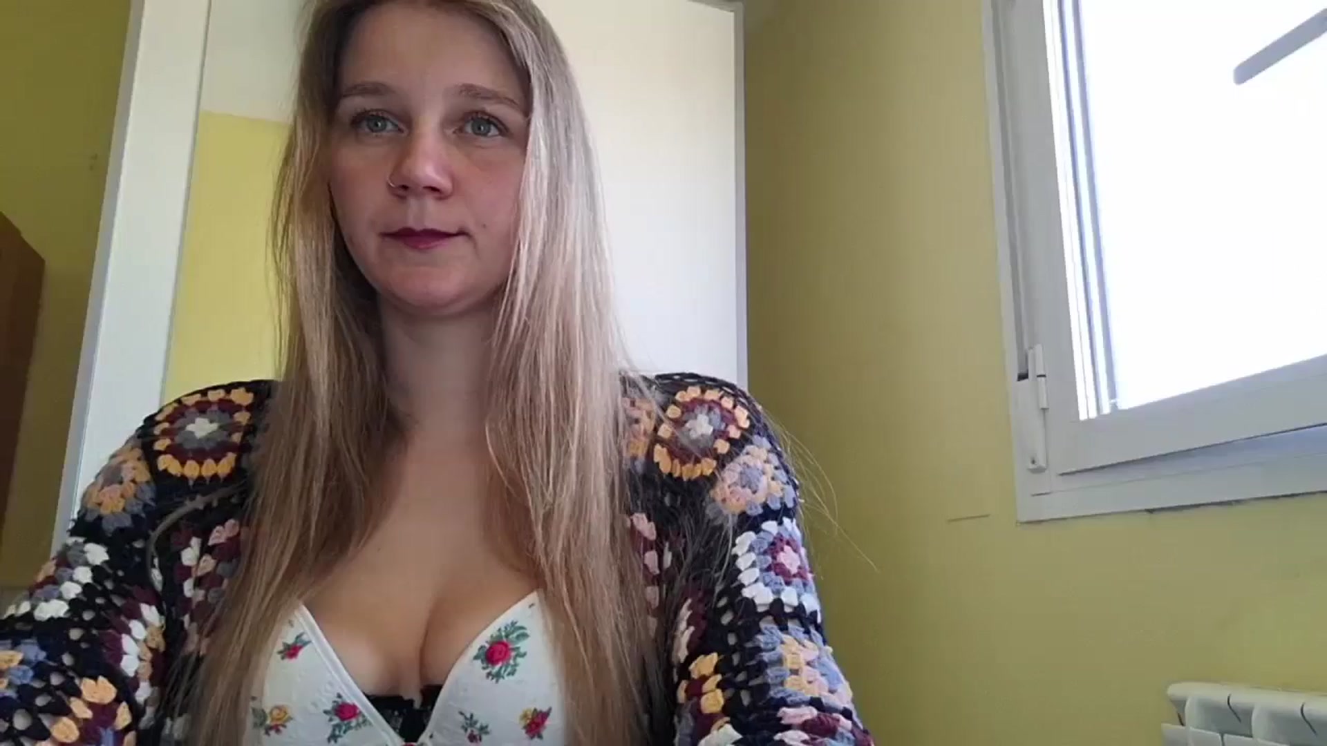 Gallery image thumbnail from KrisssKiss1's myfreecams stream on, 04/21/2026, 14:29 image 13 of 20