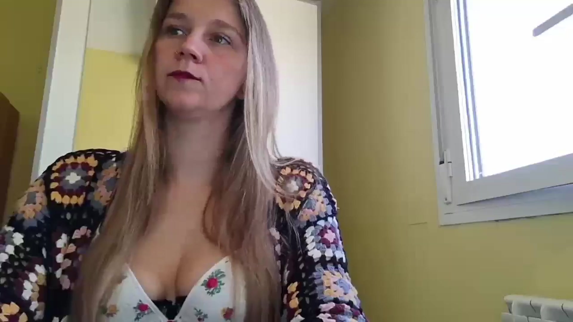Gallery image thumbnail from KrisssKiss1's myfreecams stream on, 04/21/2026, 14:29 image 11 of 20