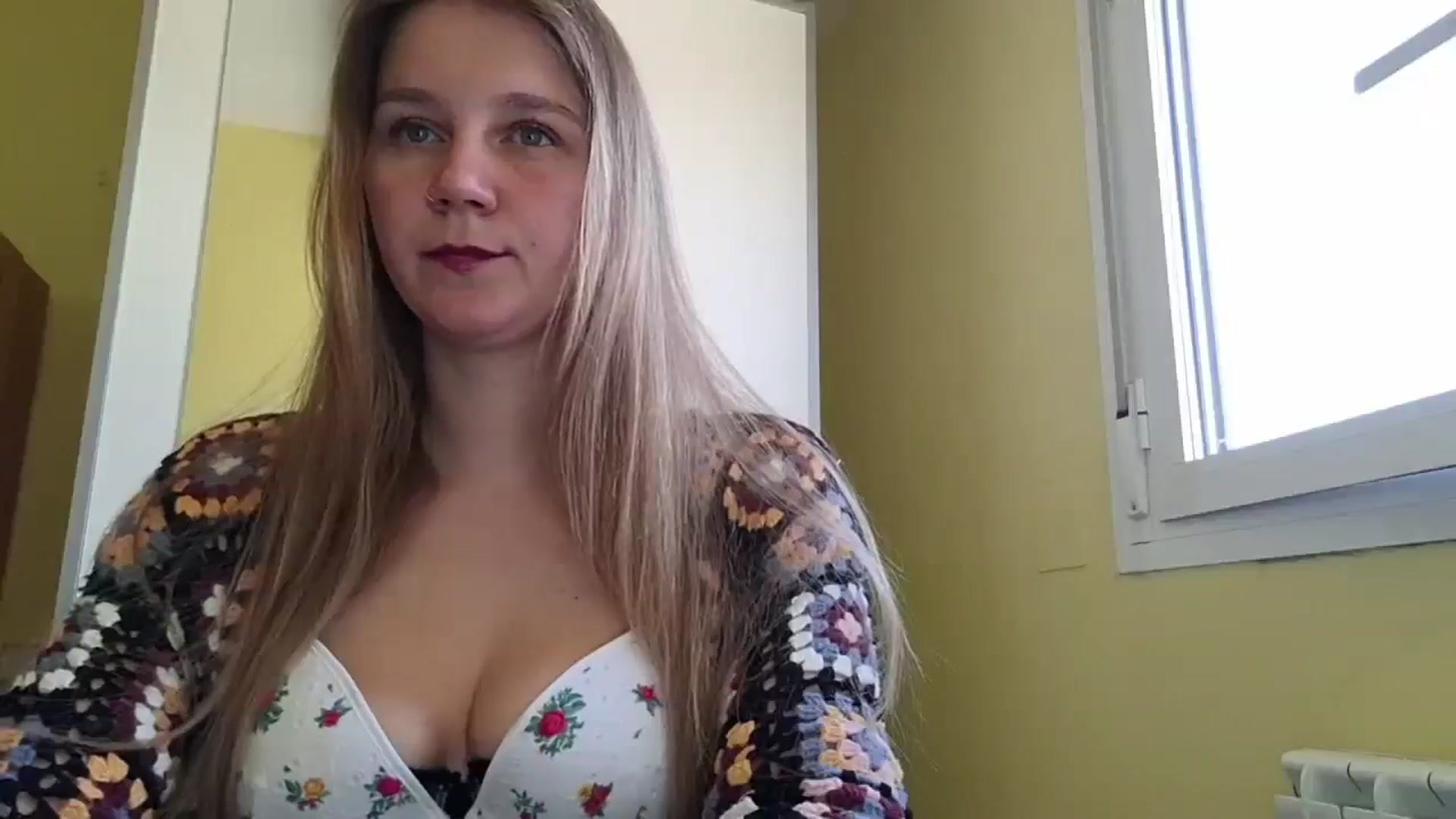 Gallery image thumbnail from KrisssKiss1's myfreecams stream on, 04/21/2026, 14:29 image 12 of 20
