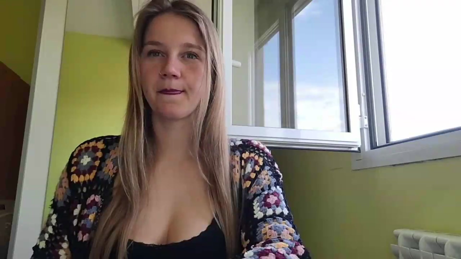 Gallery image thumbnail from KrisssKiss1's myfreecams stream on, 05/01/2026, 12:10 image 18 of 20
