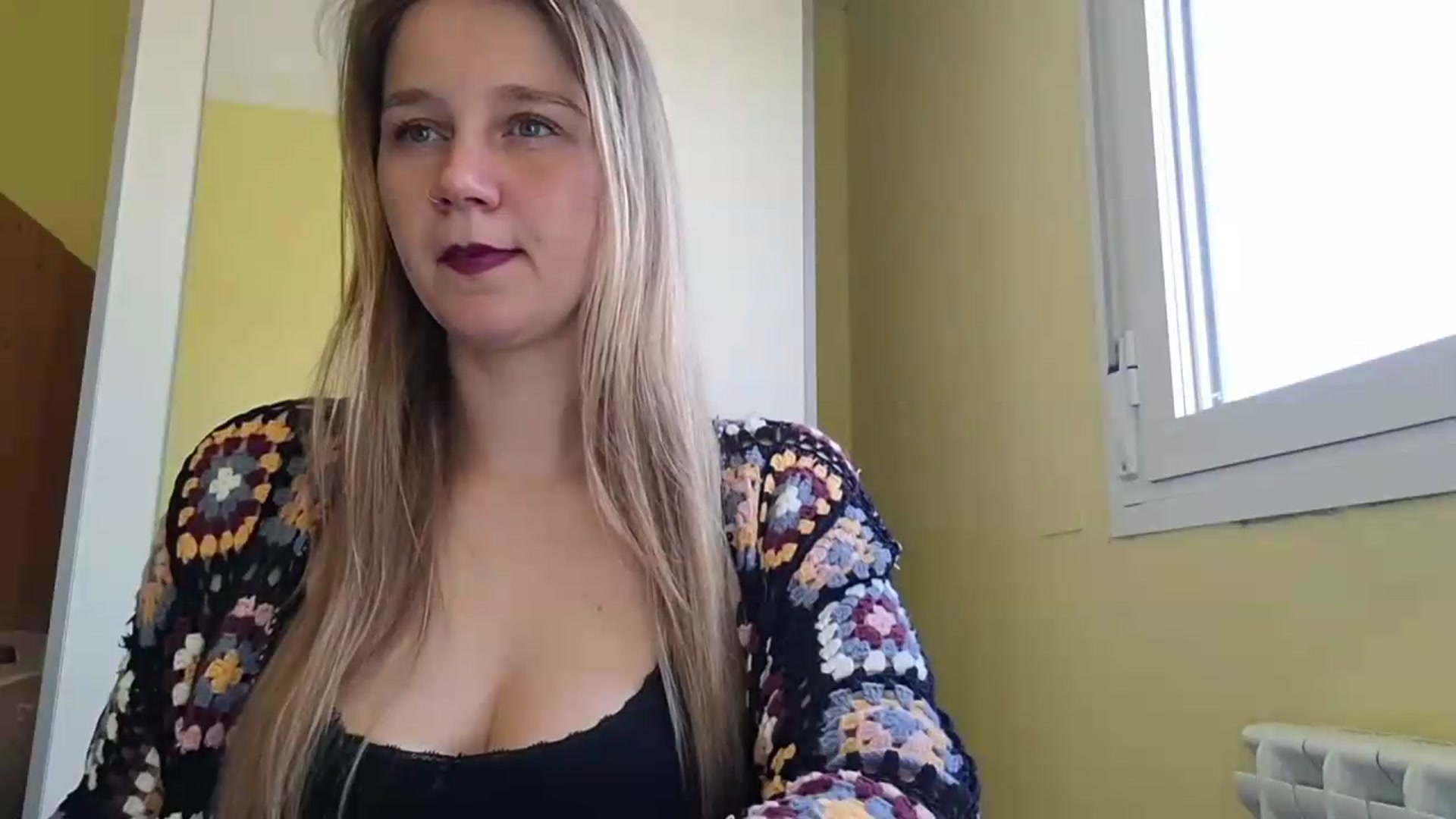 Gallery image thumbnail from KrisssKiss1's myfreecams stream on, 05/01/2026, 12:10 image 7 of 20