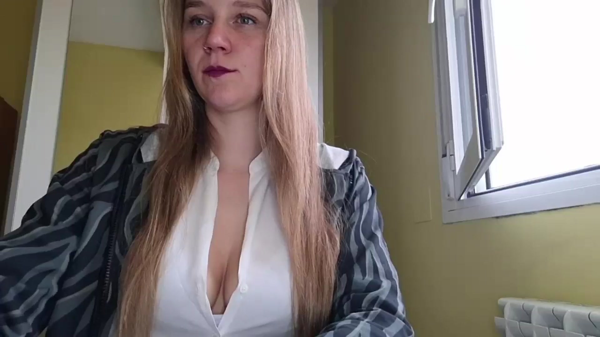 Gallery image thumbnail from KrisssKiss1's myfreecams stream on, 05/02/2026, 12:07 image 2 of 20