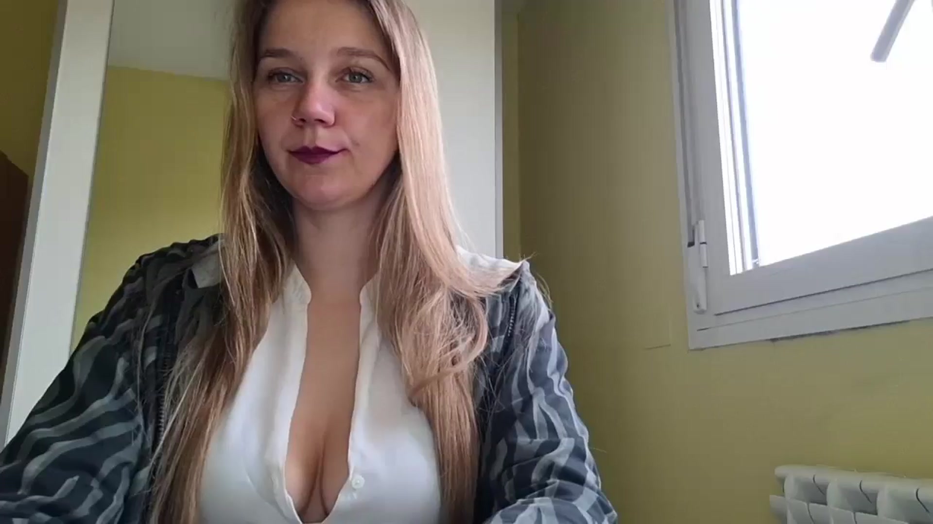 Gallery image thumbnail from KrisssKiss1's myfreecams stream on, 05/02/2026, 12:07 image 18 of 20