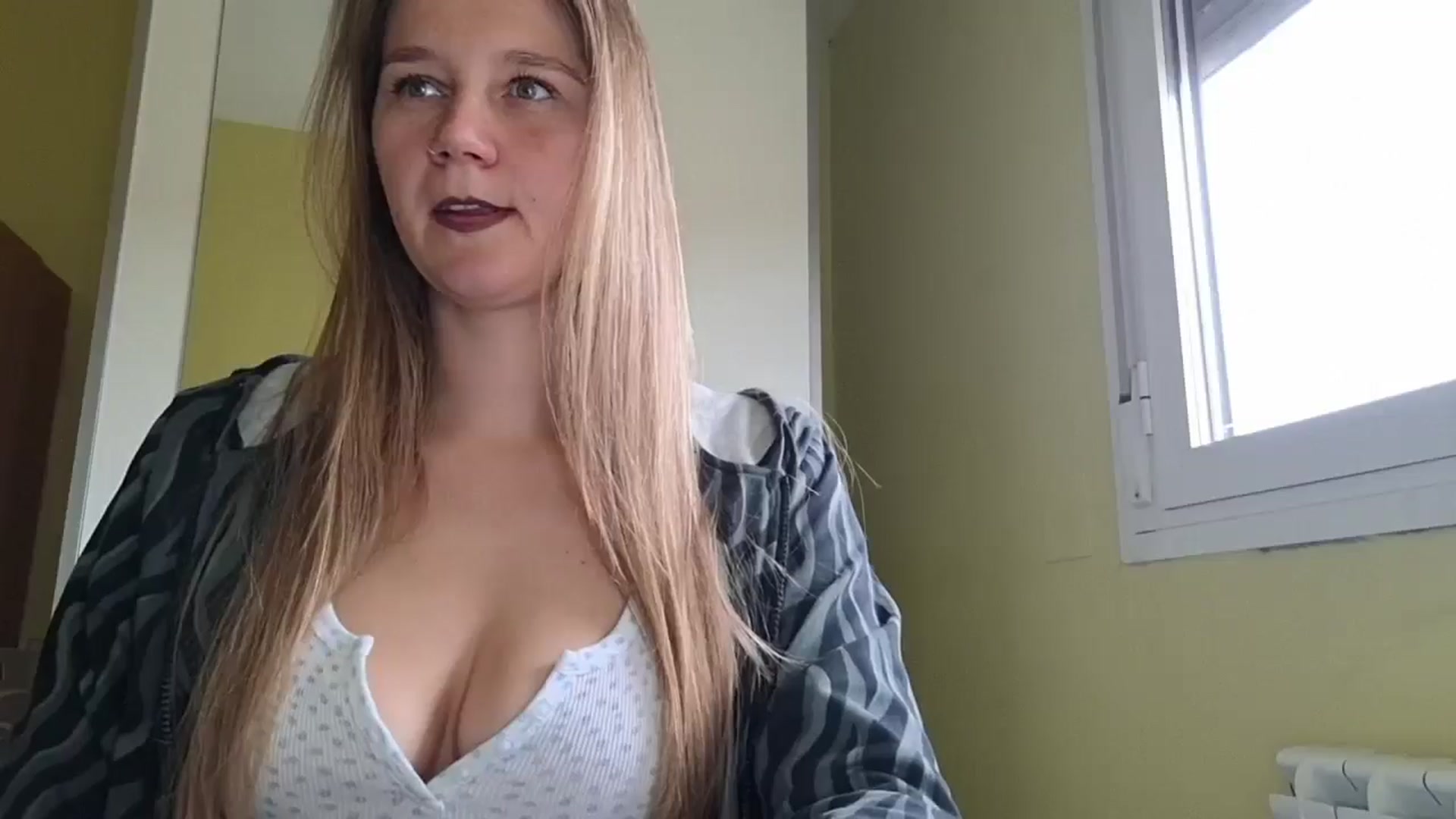 Gallery image thumbnail from KrisssKiss1's myfreecams stream on, 05/04/2026, 12:34 image 20 of 20