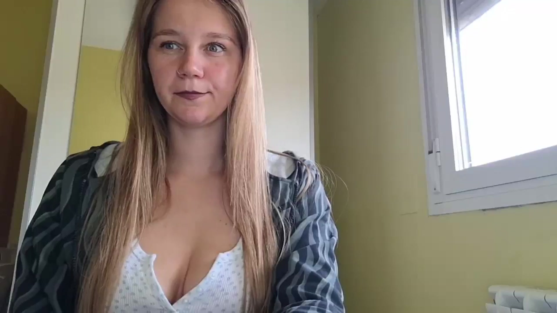 Gallery image thumbnail from KrisssKiss1's myfreecams stream on, 05/04/2026, 12:34 image 8 of 20