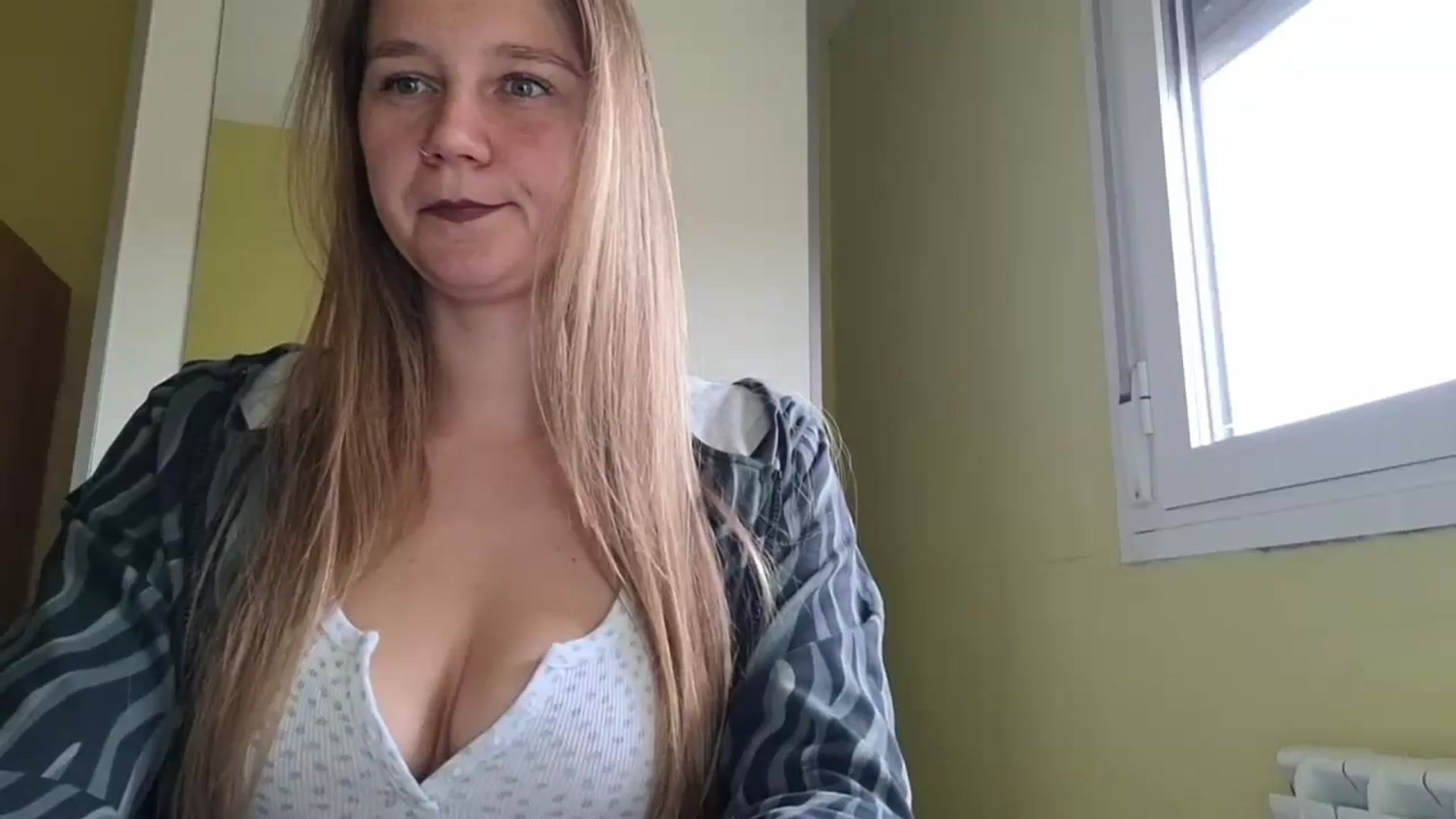 Gallery image thumbnail from KrisssKiss1's myfreecams stream on, 05/04/2026, 12:34 image 16 of 20