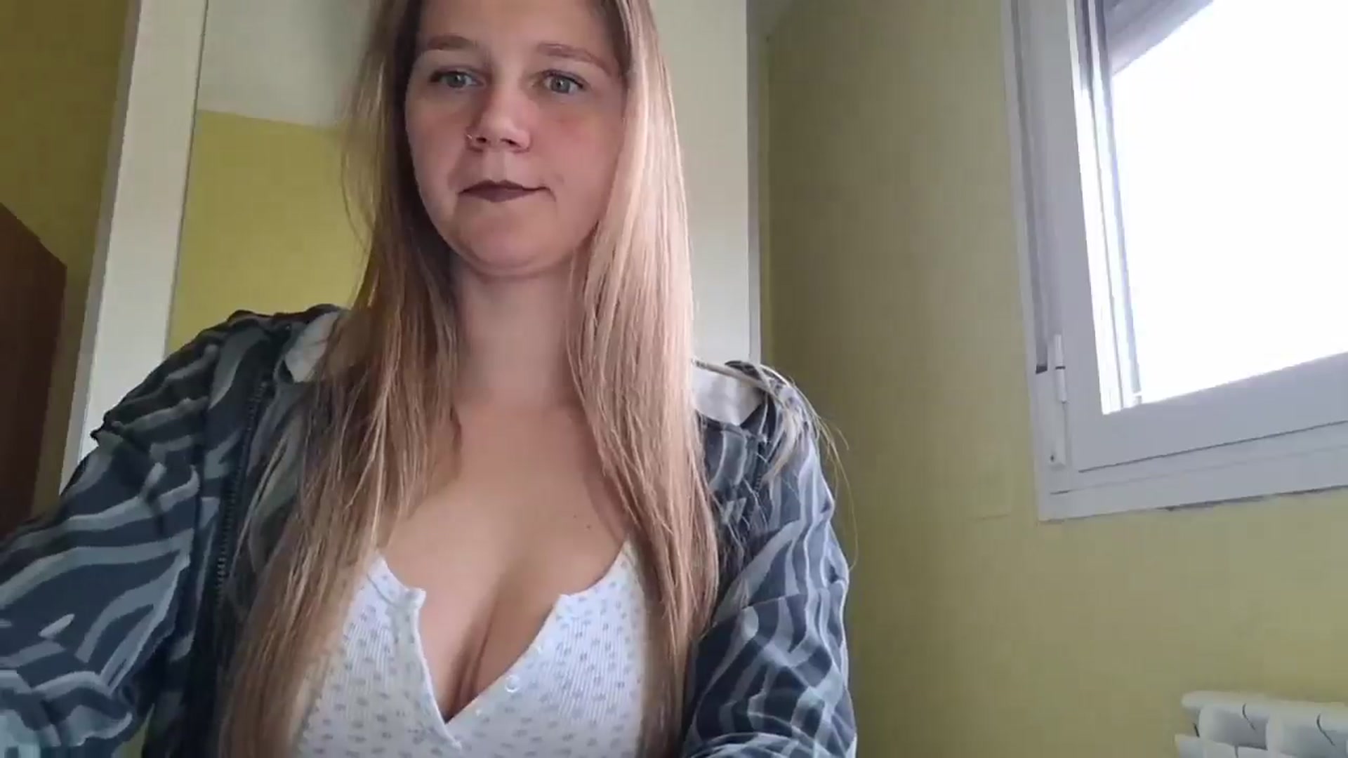 Gallery image thumbnail from KrisssKiss1's myfreecams stream on, 05/04/2026, 12:34 image 13 of 20